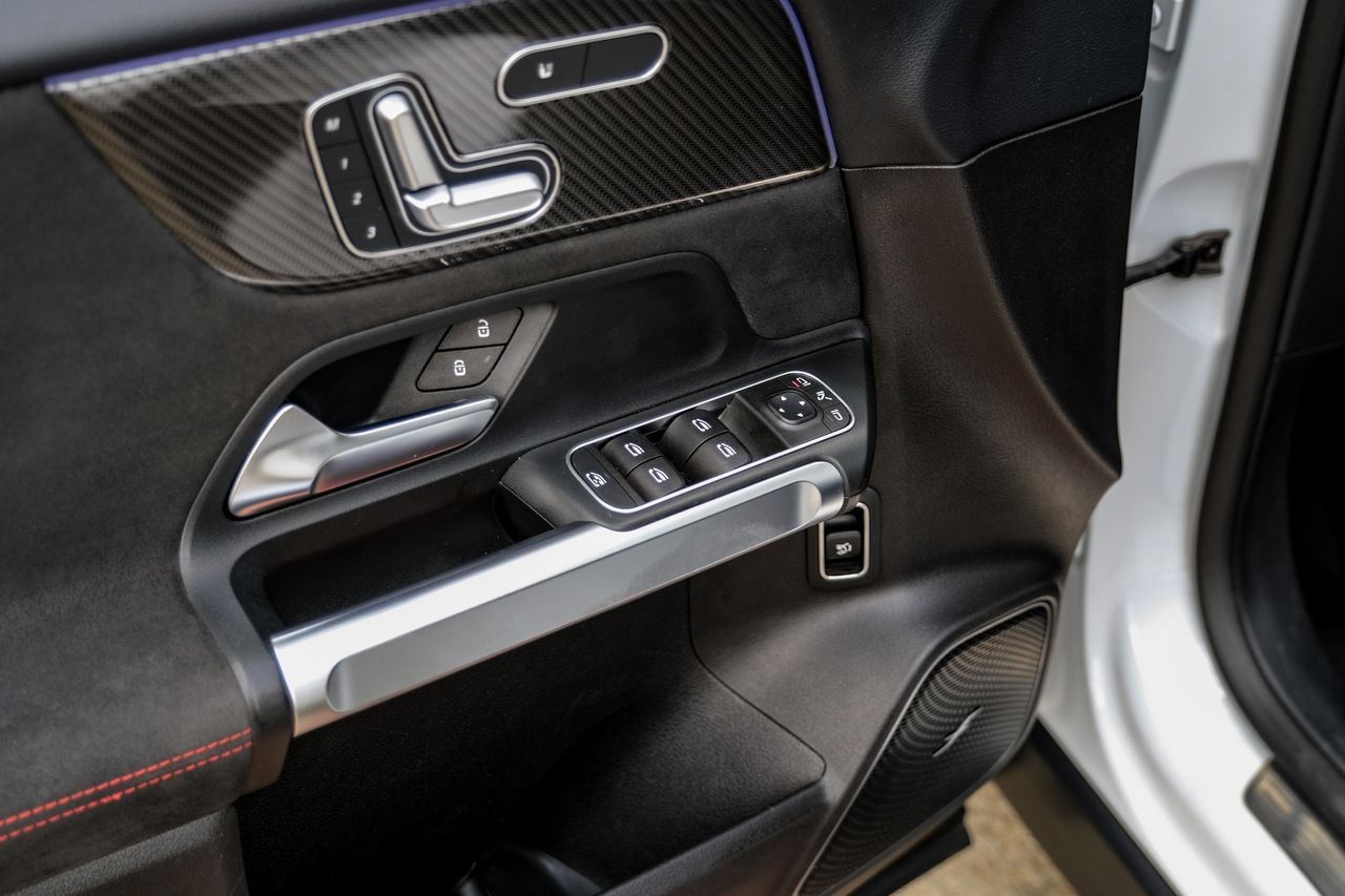 Mercedes-Benz GLB Vehicle Main Gallery Image 39