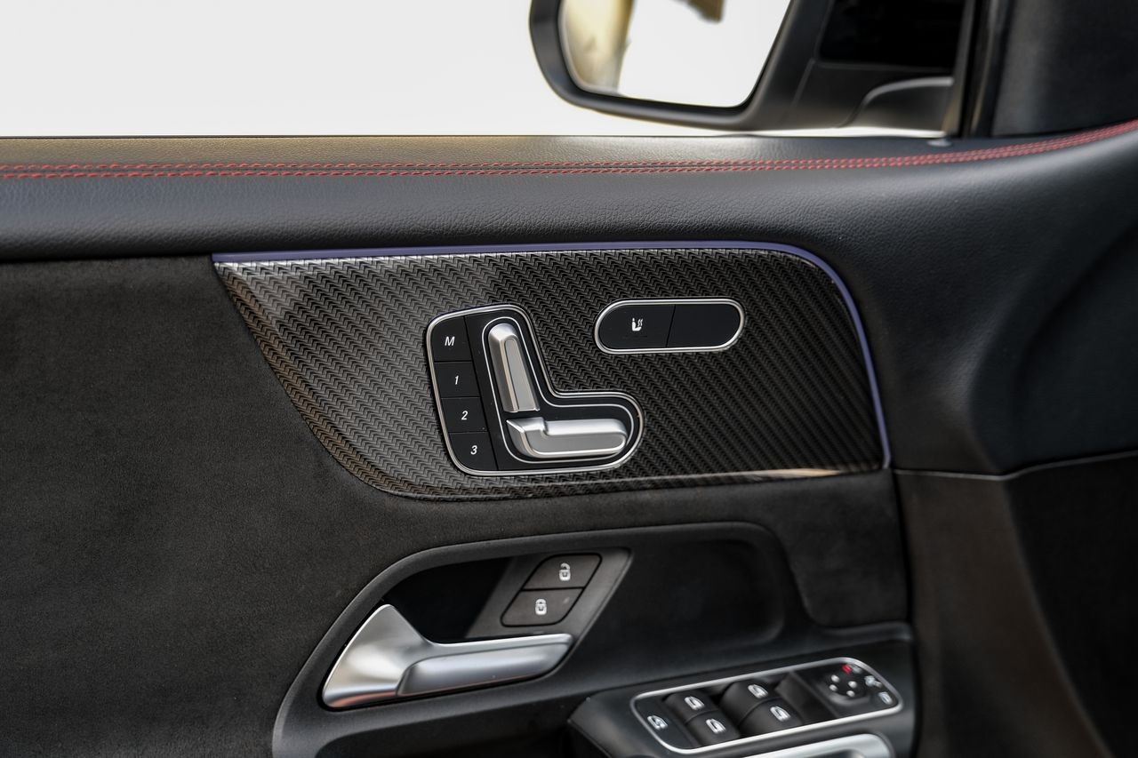 Mercedes-Benz GLB Vehicle Main Gallery Image 40