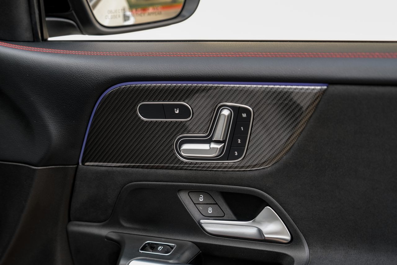 Mercedes-Benz GLB Vehicle Main Gallery Image 42