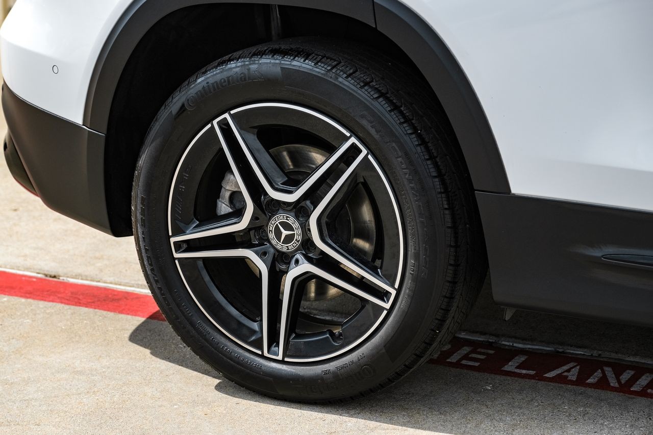 Mercedes-Benz GLB Vehicle Main Gallery Image 51
