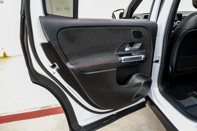 Mercedes-Benz GLB Vehicle Main Gallery Image 44