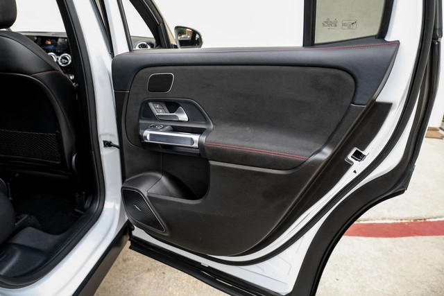 Mercedes-Benz GLB Vehicle Main Gallery Image 45