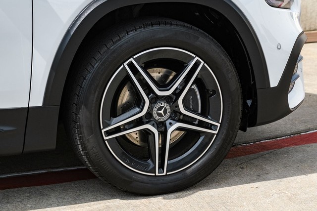 Mercedes-Benz GLB Vehicle Main Gallery Image 52