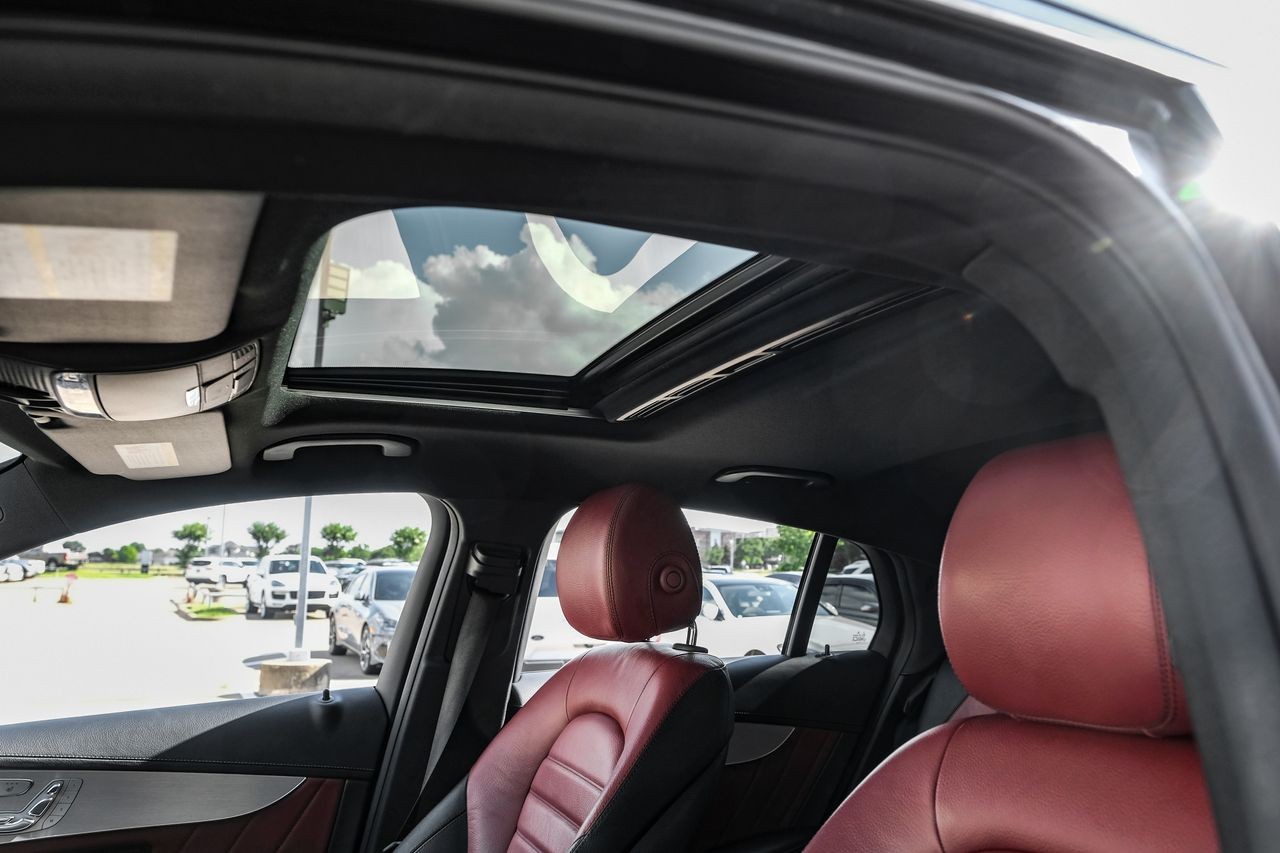 Mercedes-Benz GLC Vehicle Main Gallery Image 05