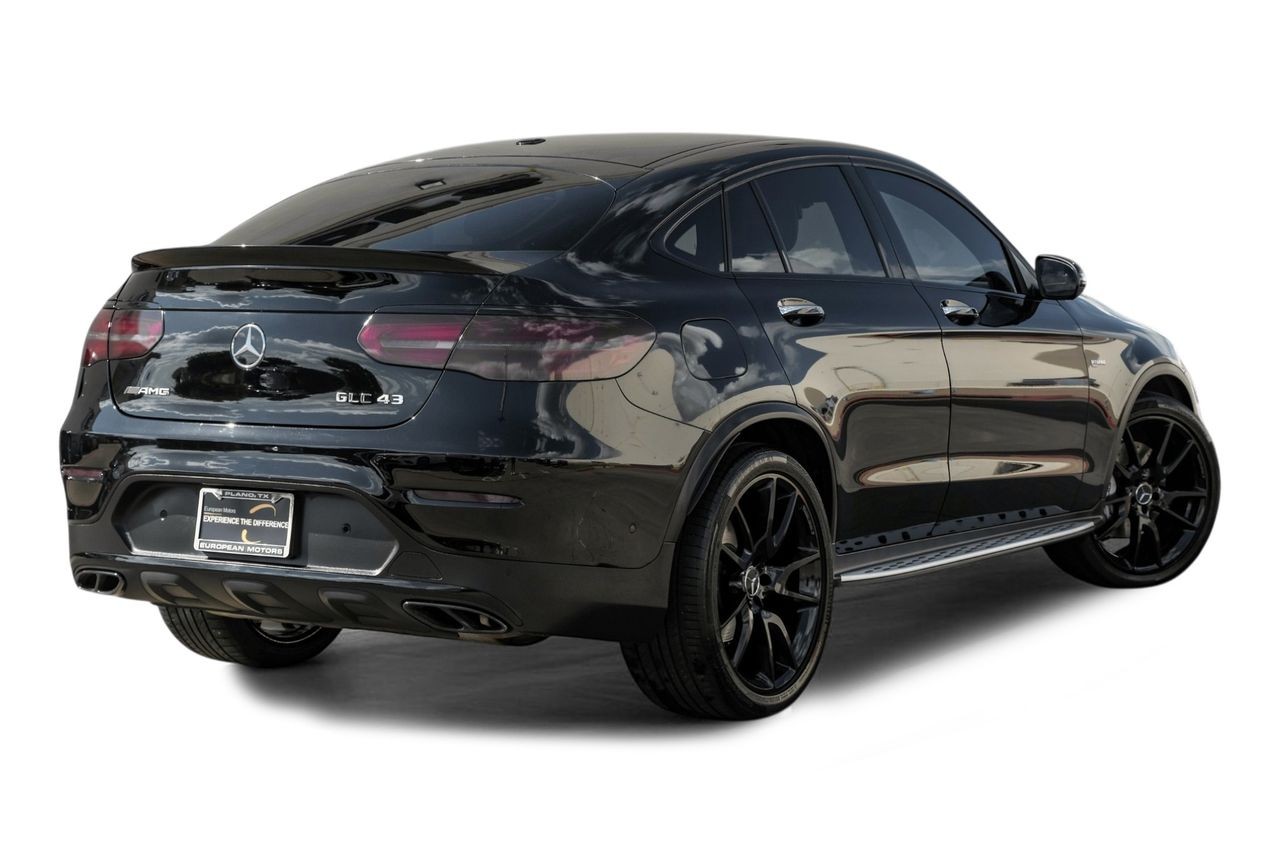 Mercedes-Benz GLC Vehicle Main Gallery Image 09