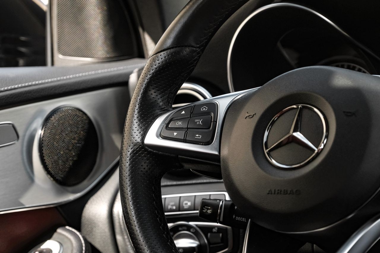 Mercedes-Benz GLC Vehicle Main Gallery Image 17
