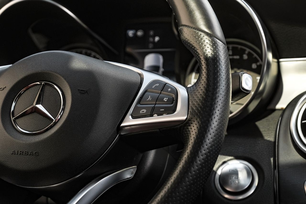 Mercedes-Benz GLC Vehicle Main Gallery Image 18