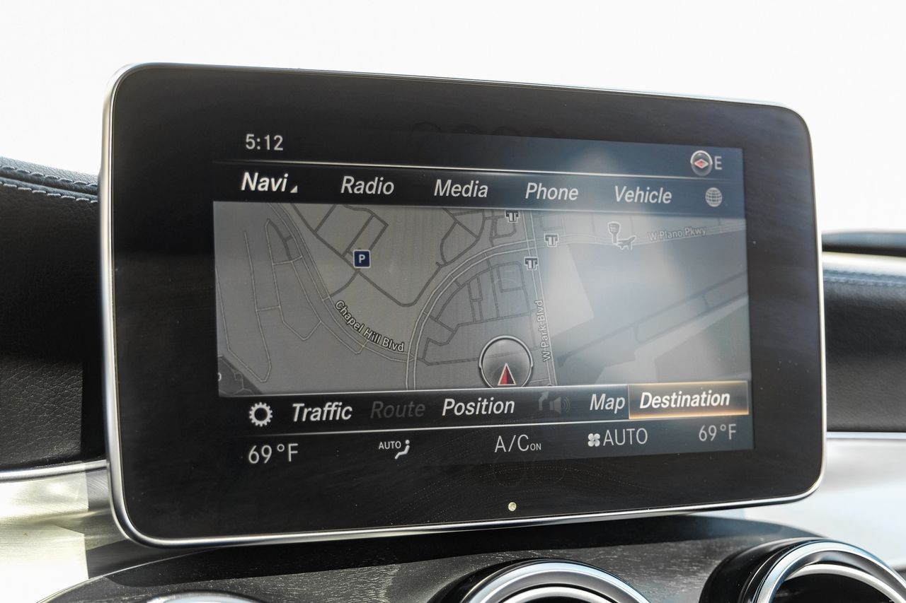 Mercedes-Benz GLC Vehicle Main Gallery Image 21