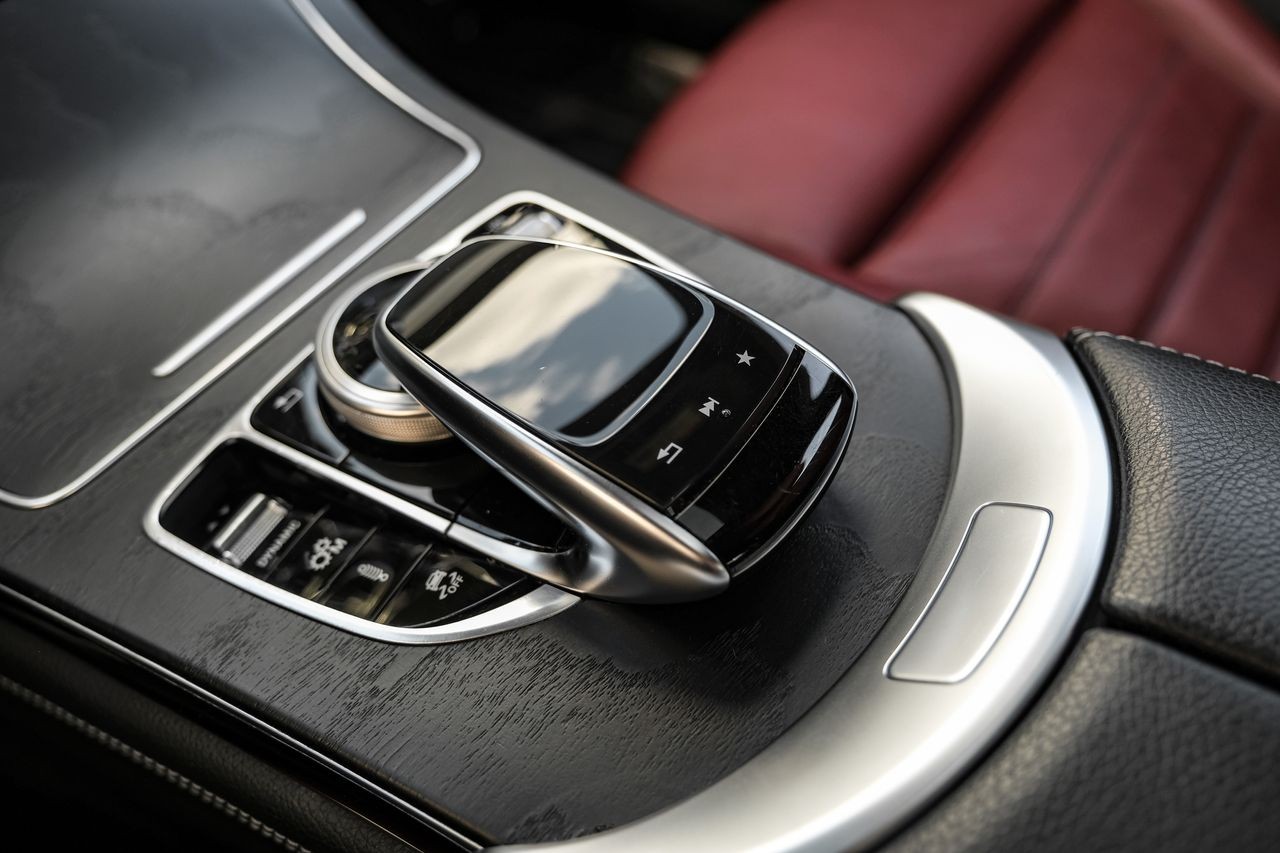 Mercedes-Benz GLC Vehicle Main Gallery Image 23