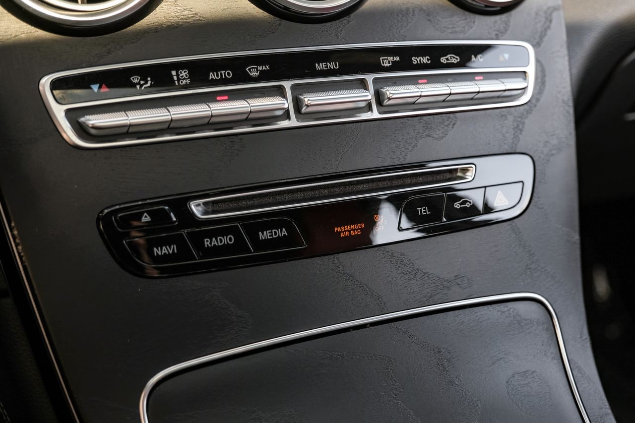 Mercedes-Benz GLC Vehicle Main Gallery Image 24