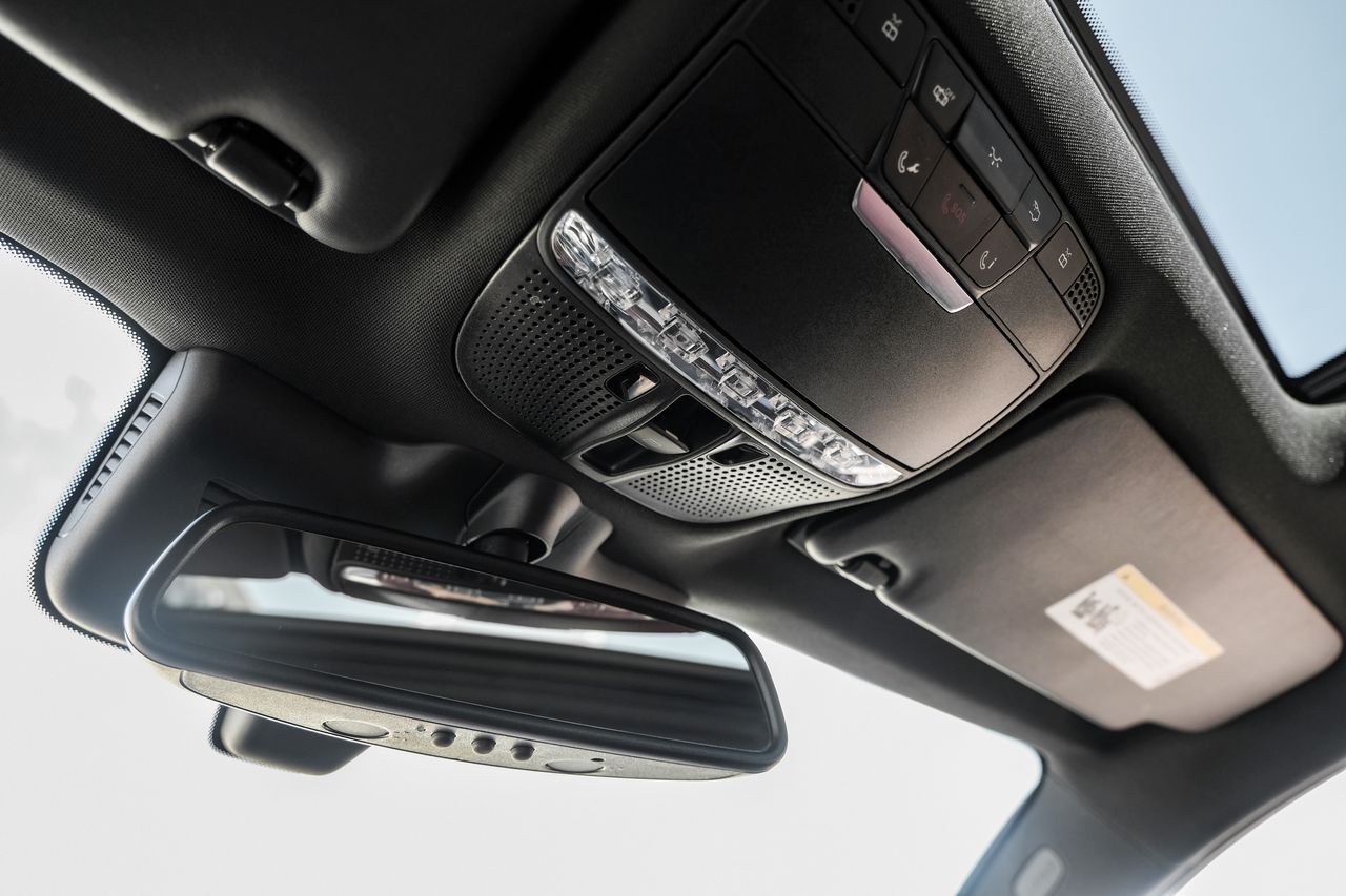 Mercedes-Benz GLC Vehicle Main Gallery Image 25