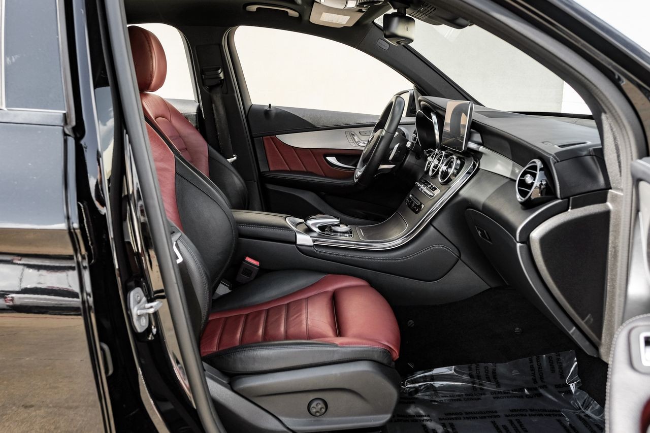 Mercedes-Benz GLC Vehicle Main Gallery Image 27