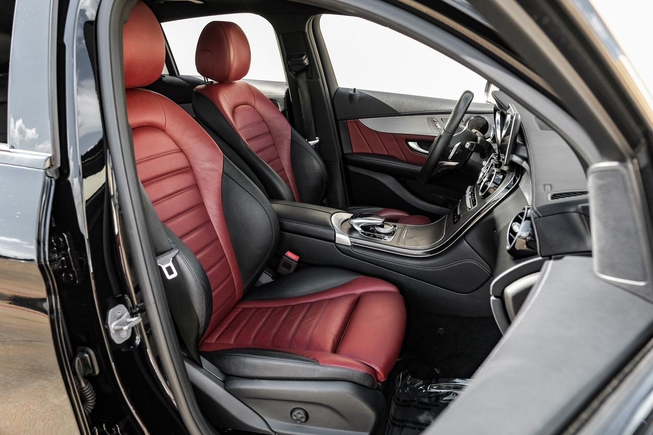 Mercedes-Benz GLC Vehicle Main Gallery Image 28