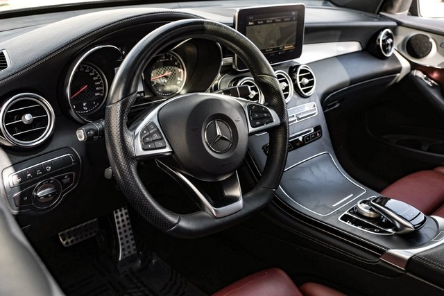 Mercedes-Benz GLC Vehicle Main Gallery Image 03