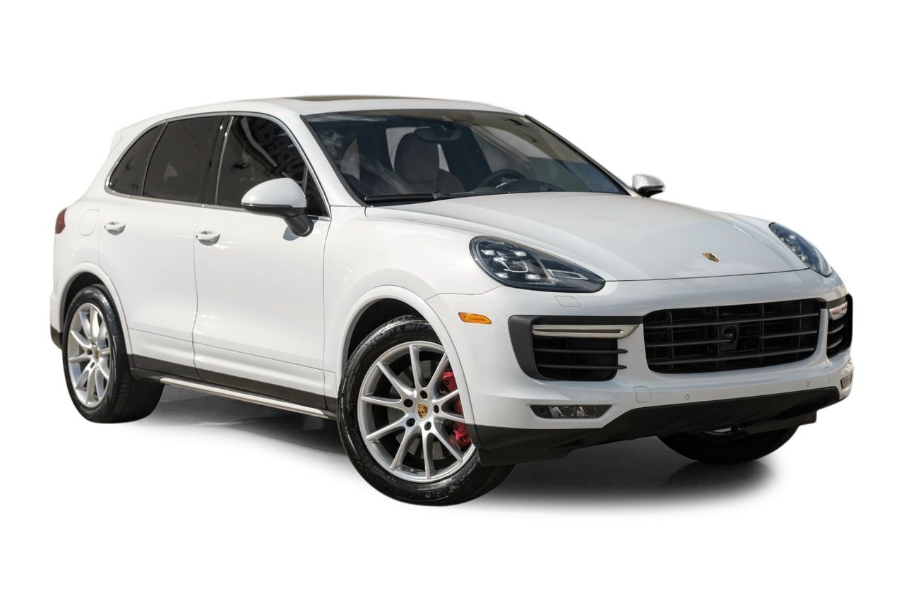 Porsche Cayenne Vehicle Main Gallery Image 07