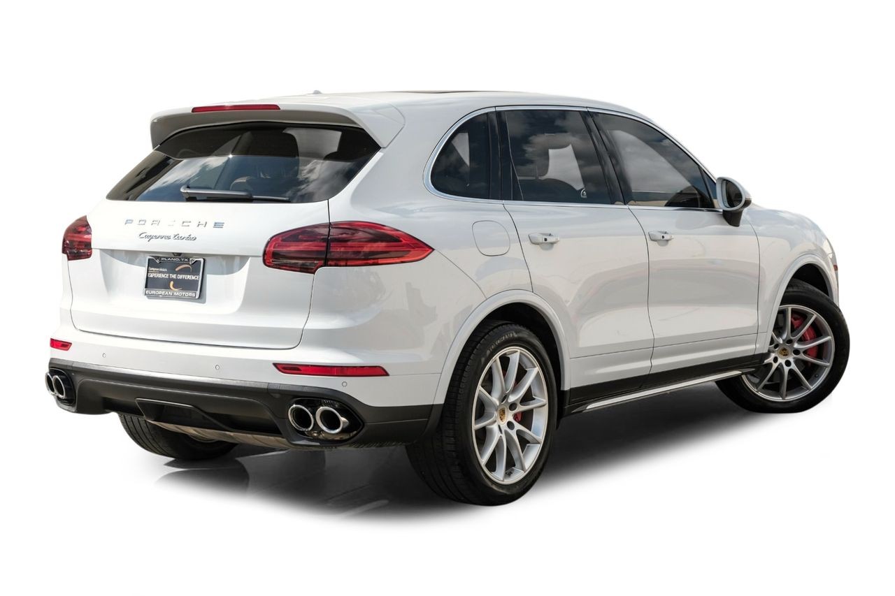 Porsche Cayenne Vehicle Main Gallery Image 09