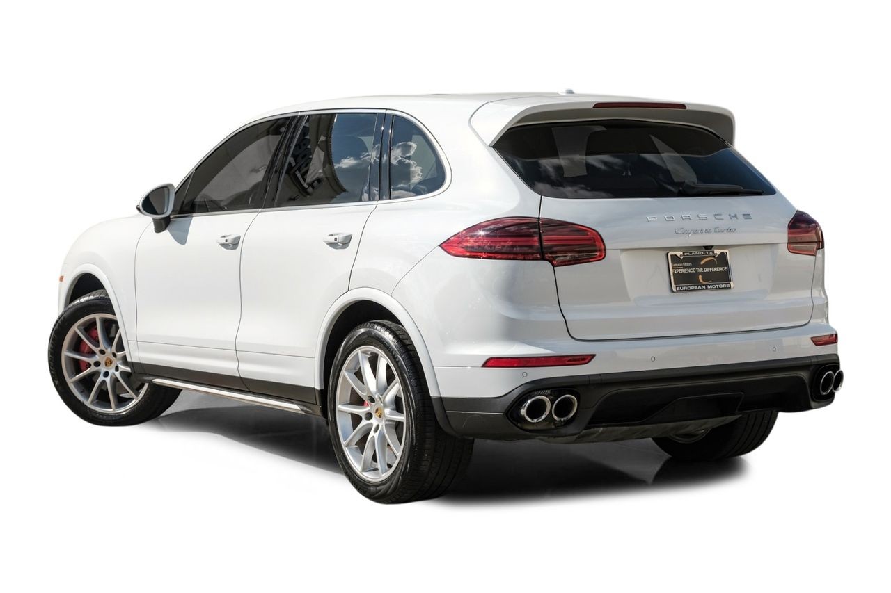 Porsche Cayenne Vehicle Main Gallery Image 11