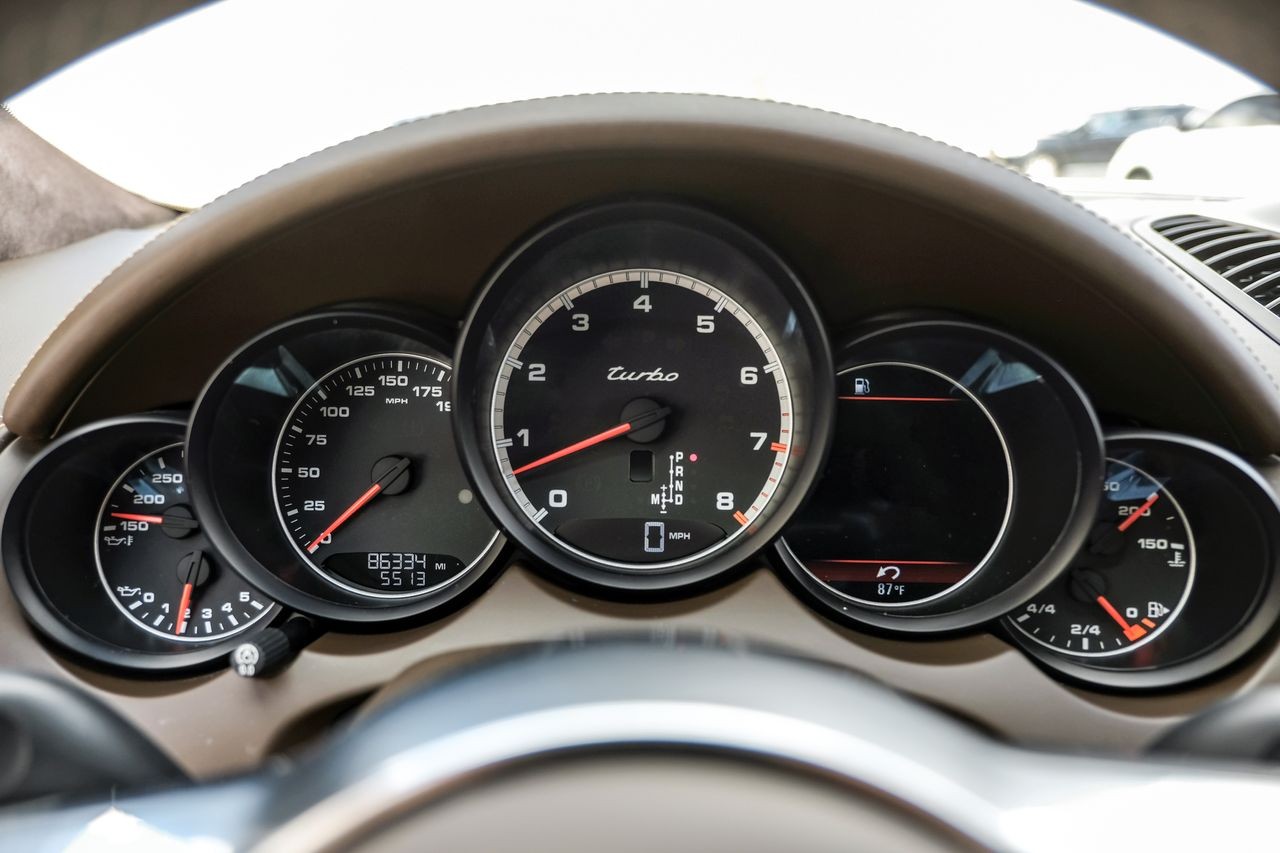 Porsche Cayenne Vehicle Main Gallery Image 20
