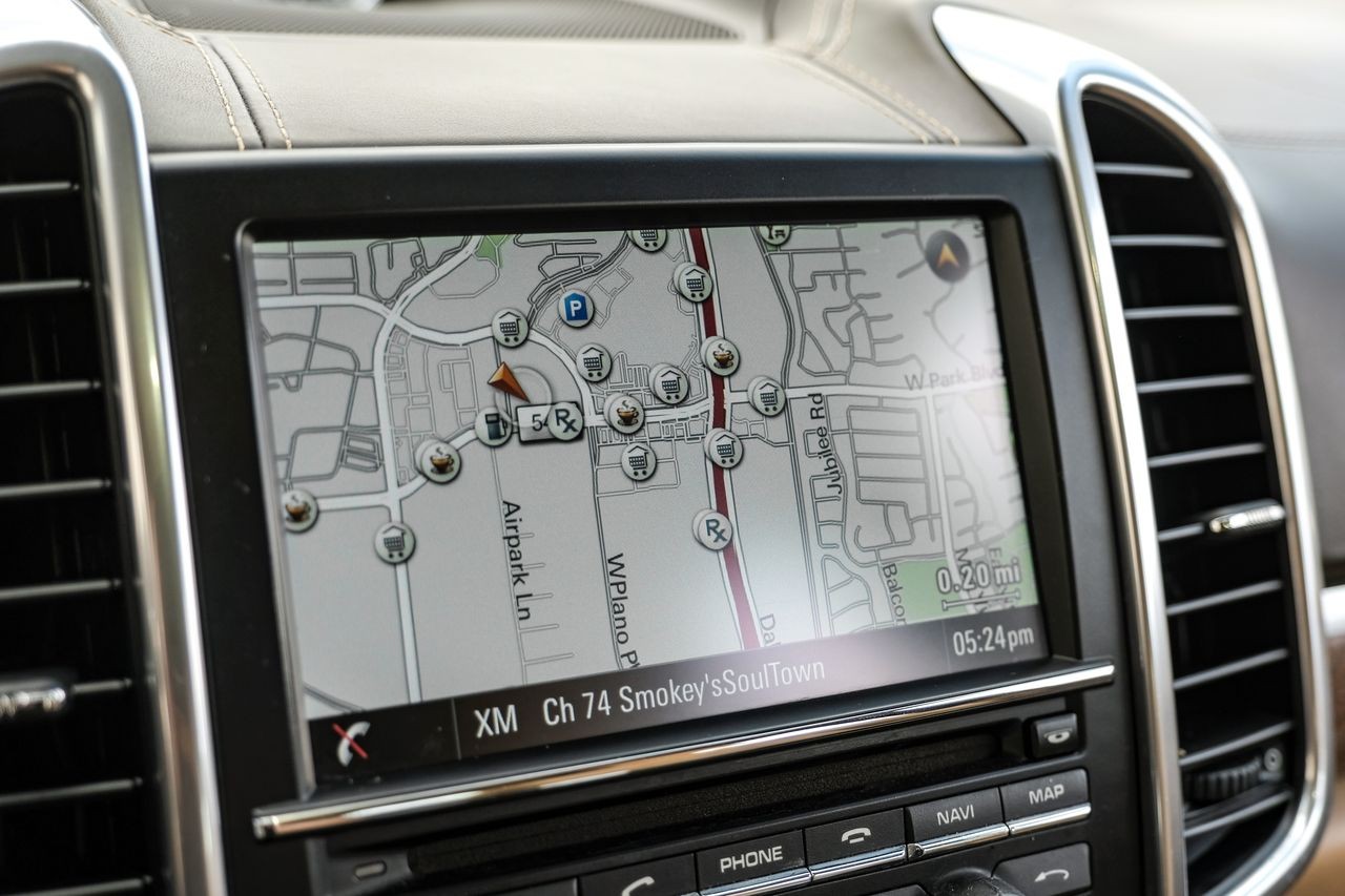 Porsche Cayenne Vehicle Main Gallery Image 22