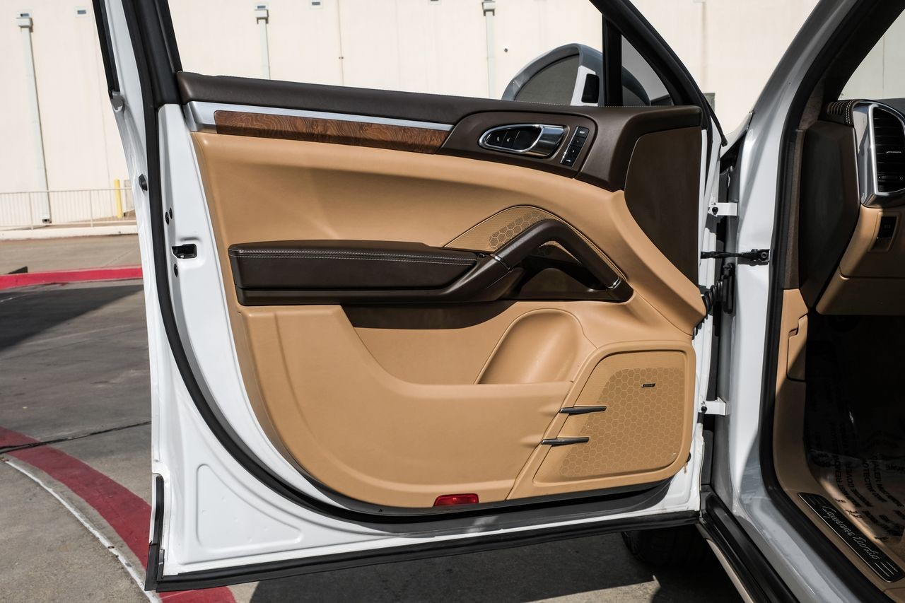 Porsche Cayenne Vehicle Main Gallery Image 41