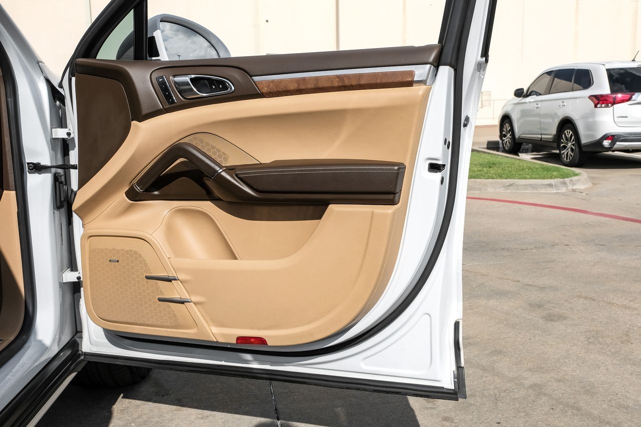 Porsche Cayenne Vehicle Main Gallery Image 43