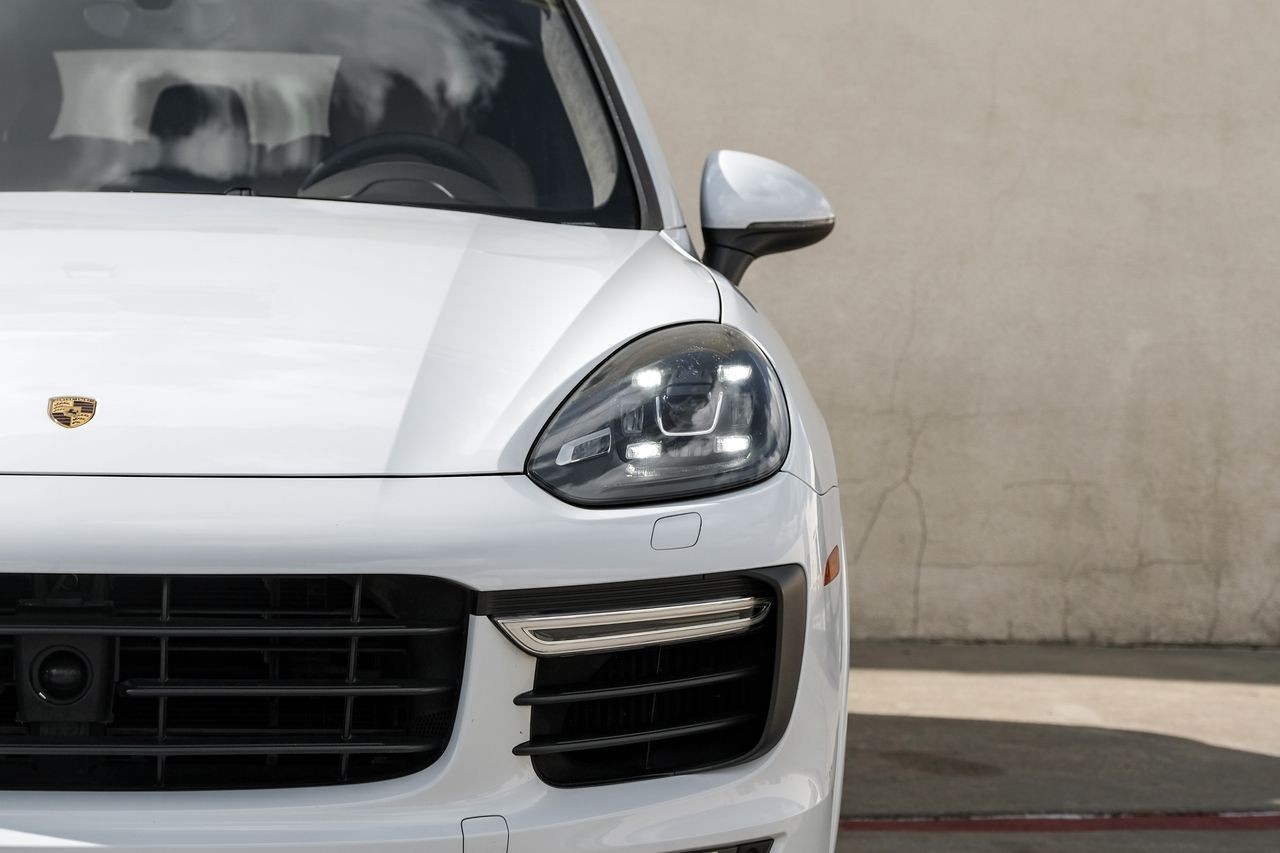Porsche Cayenne Vehicle Main Gallery Image 46