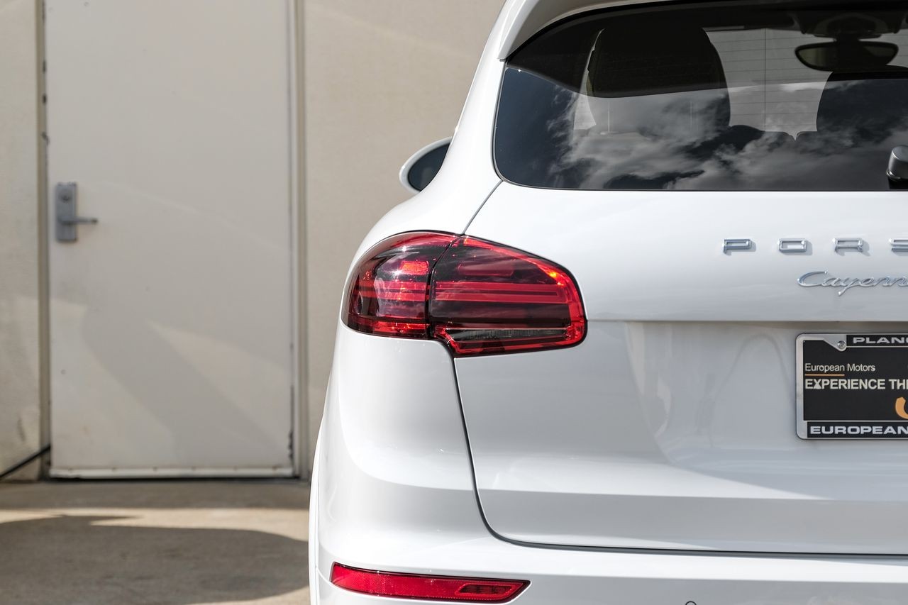 Porsche Cayenne Vehicle Main Gallery Image 47