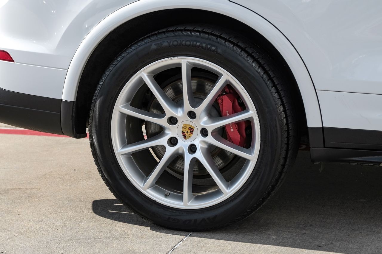 Porsche Cayenne Vehicle Main Gallery Image 48