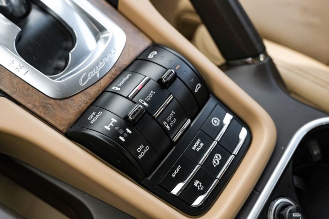 Porsche Cayenne Vehicle Main Gallery Image 27