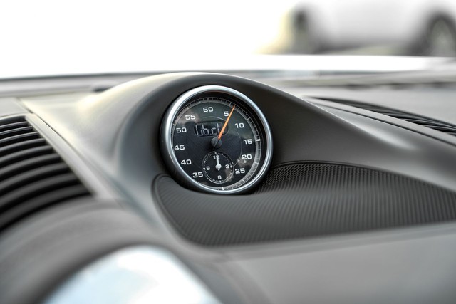 Porsche Cayenne Vehicle Main Gallery Image 29