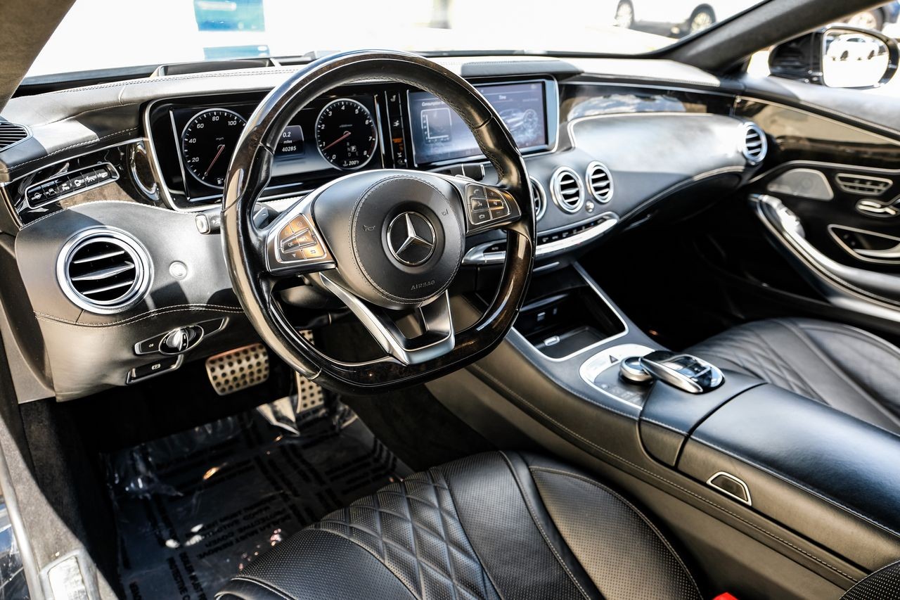 Mercedes-Benz S-Class Vehicle Main Gallery Image 17