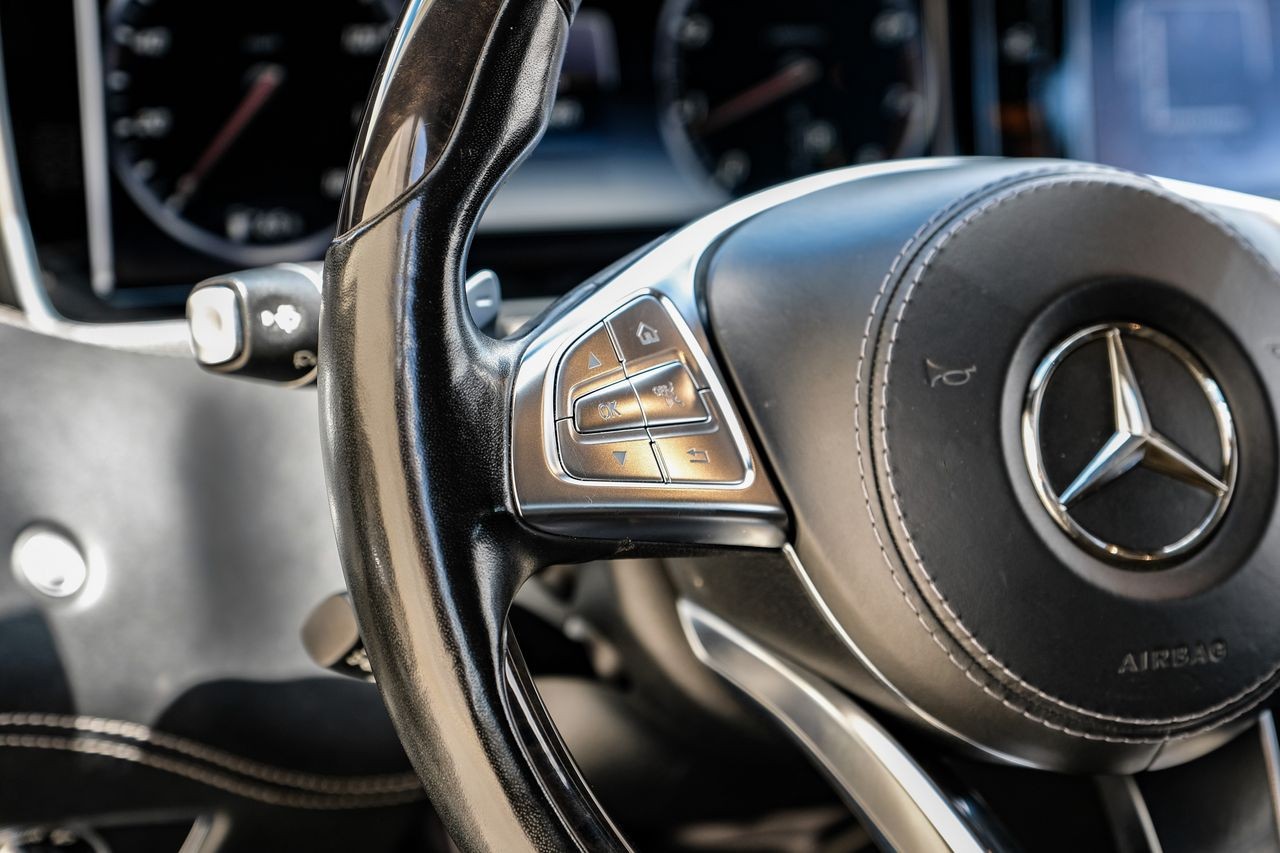 Mercedes-Benz S-Class Vehicle Main Gallery Image 19