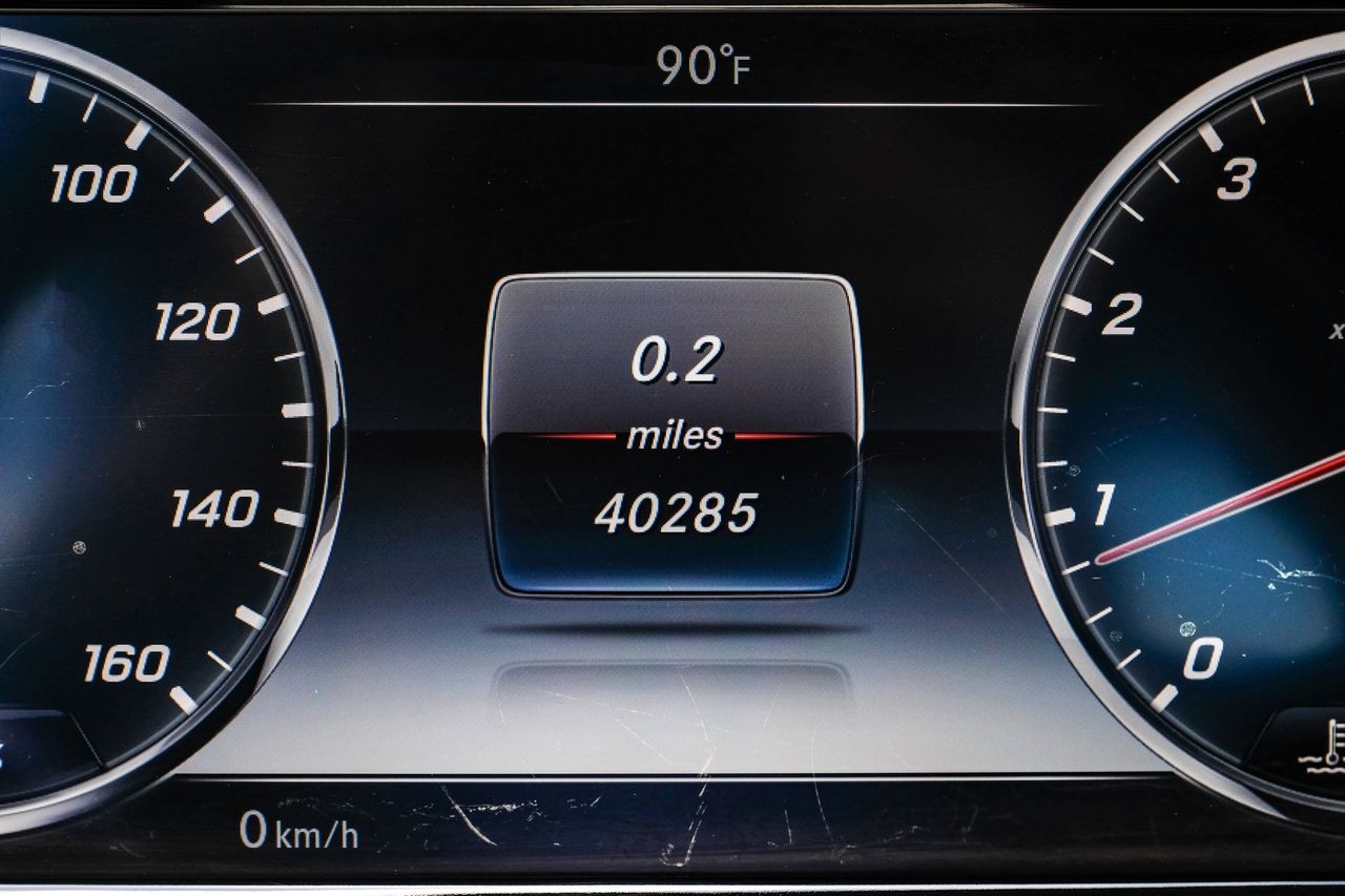 Mercedes-Benz S-Class Vehicle Main Gallery Image 22