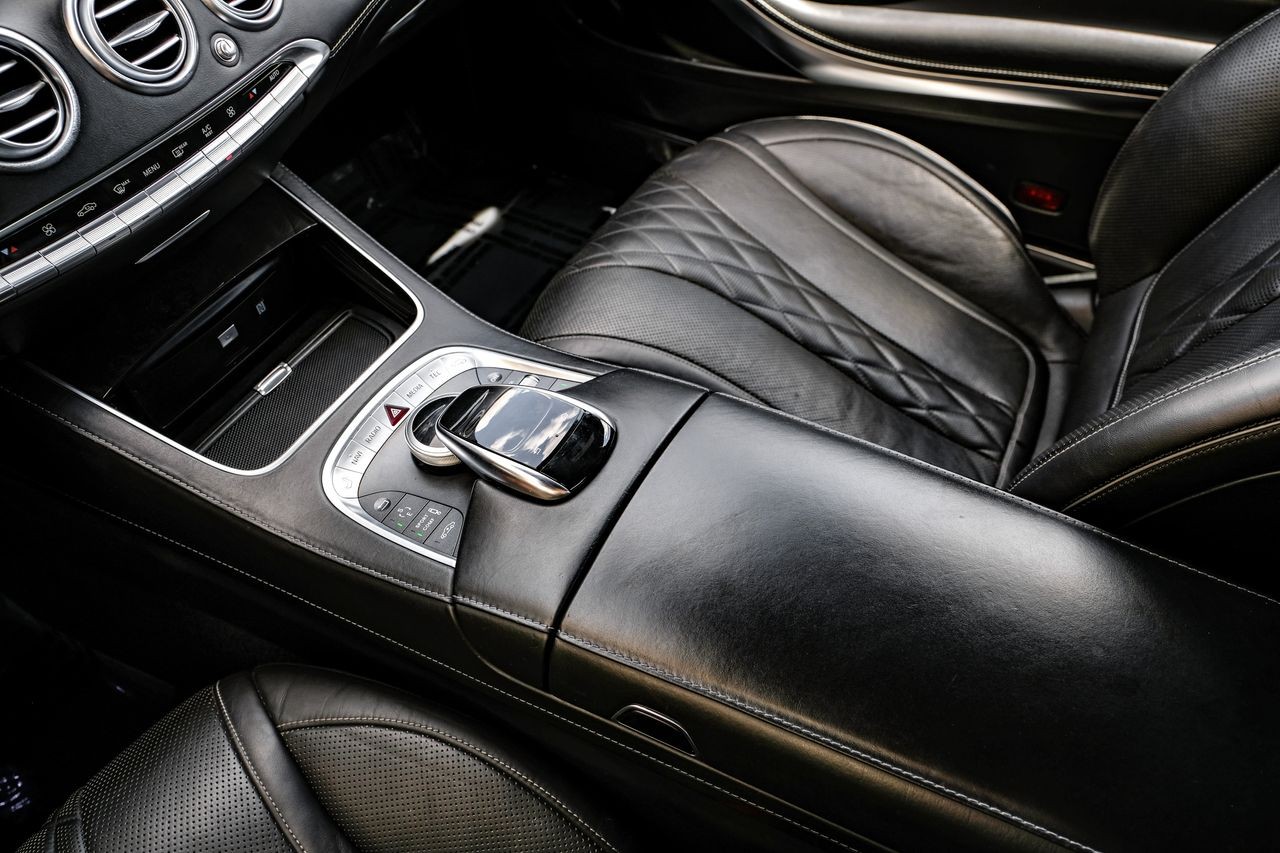 Mercedes-Benz S-Class Vehicle Main Gallery Image 26