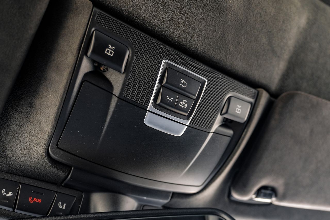Mercedes-Benz S-Class Vehicle Main Gallery Image 28