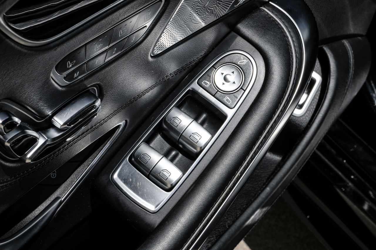 Mercedes-Benz S-Class Vehicle Main Gallery Image 40