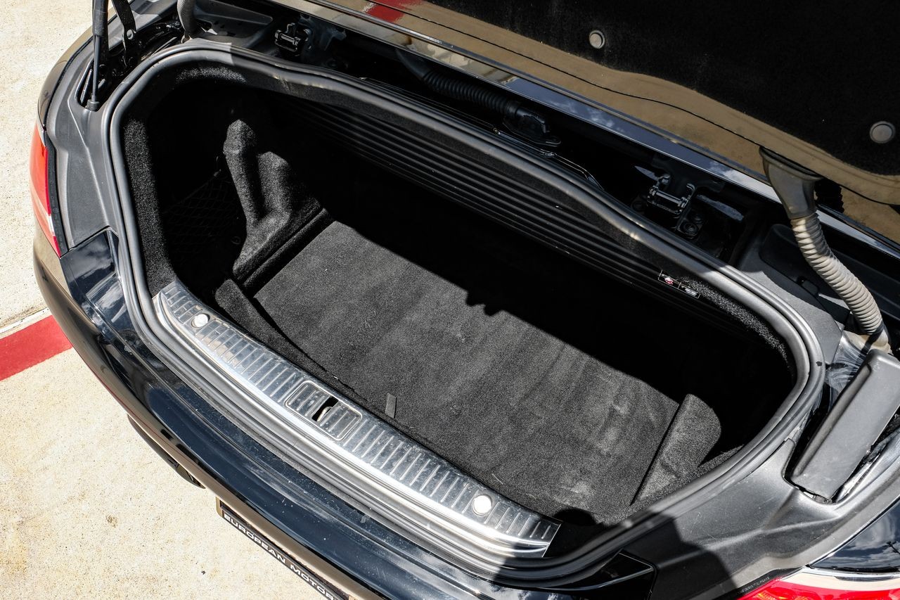 Mercedes-Benz S-Class Vehicle Main Gallery Image 46