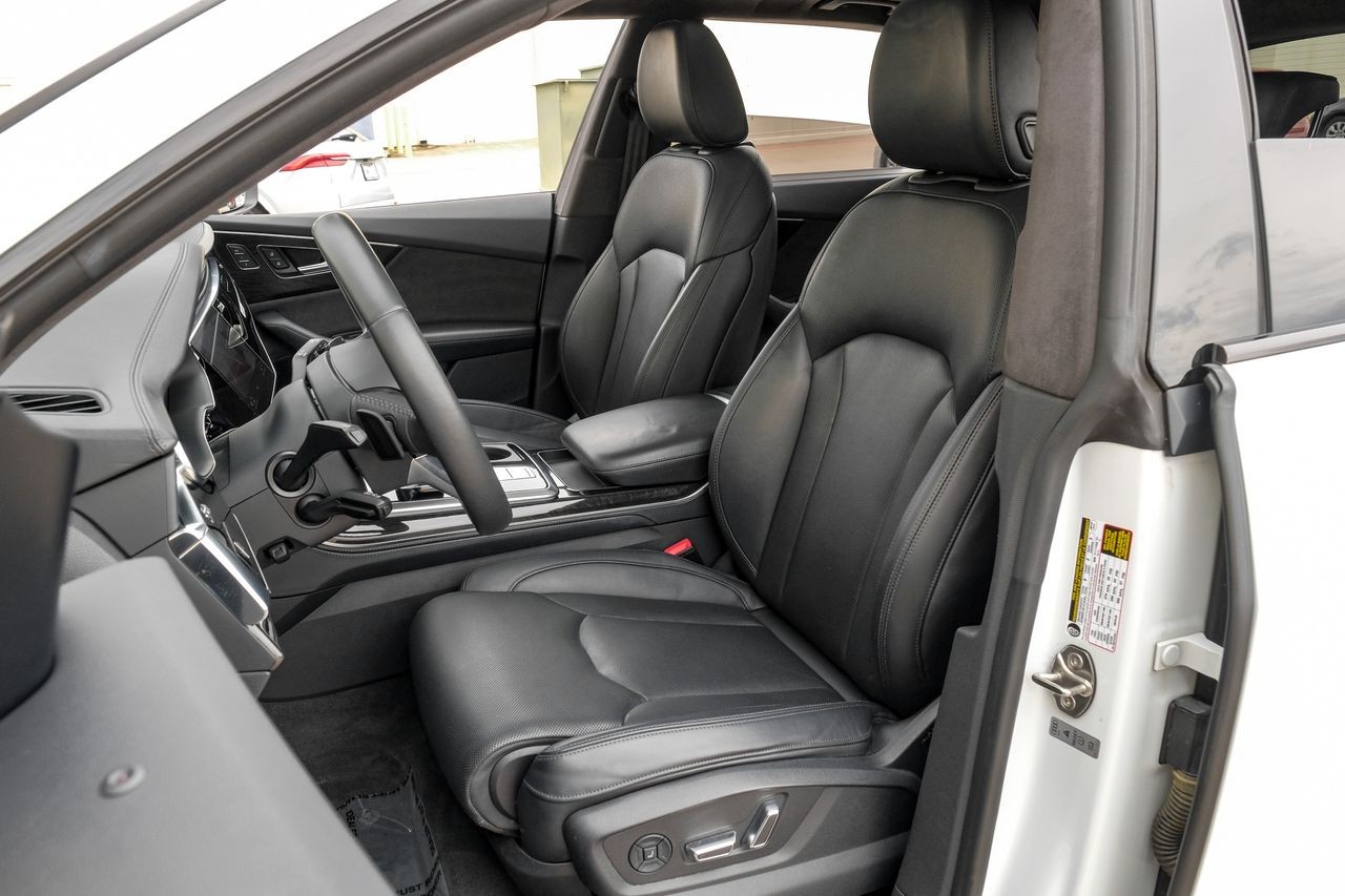 Audi Q8 Vehicle Main Gallery Image 35