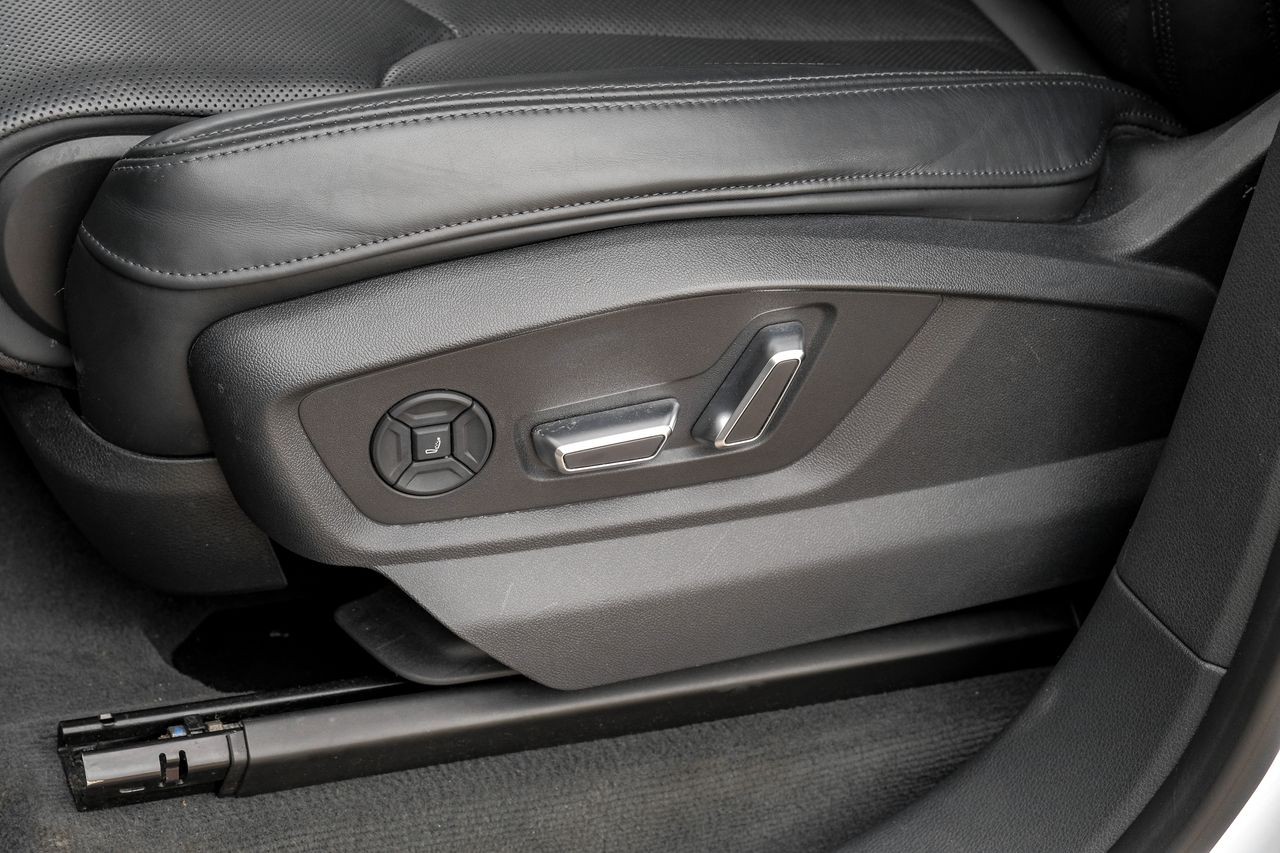 Audi Q8 Vehicle Main Gallery Image 36
