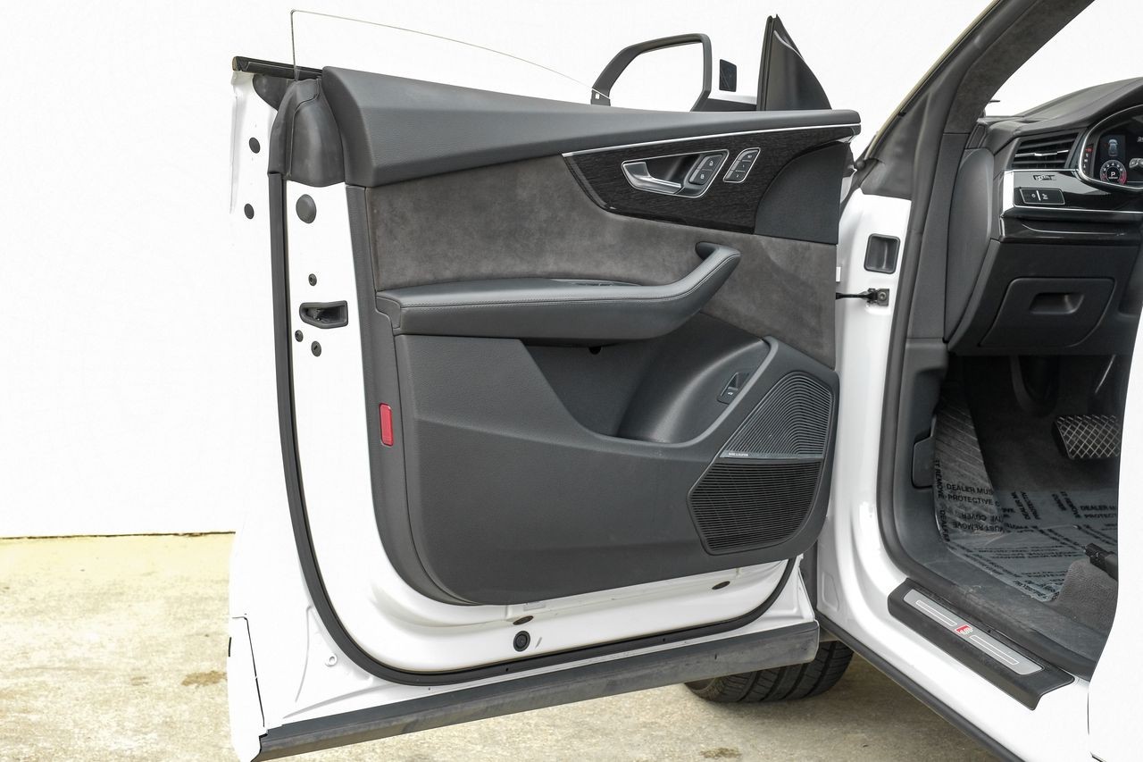 Audi Q8 Vehicle Main Gallery Image 46