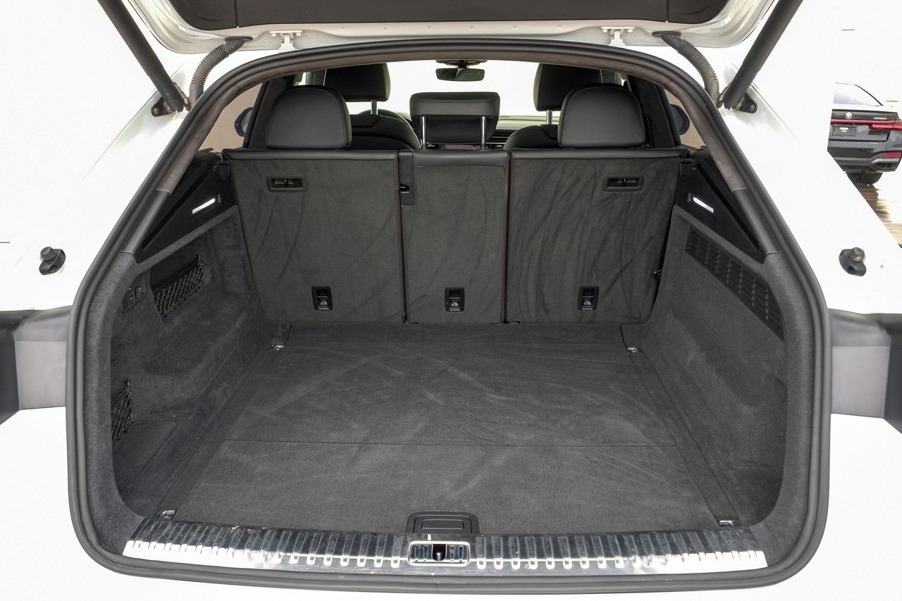 Audi Q8 Vehicle Main Gallery Image 55