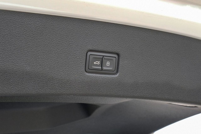 Audi Q8 Vehicle Main Gallery Image 57