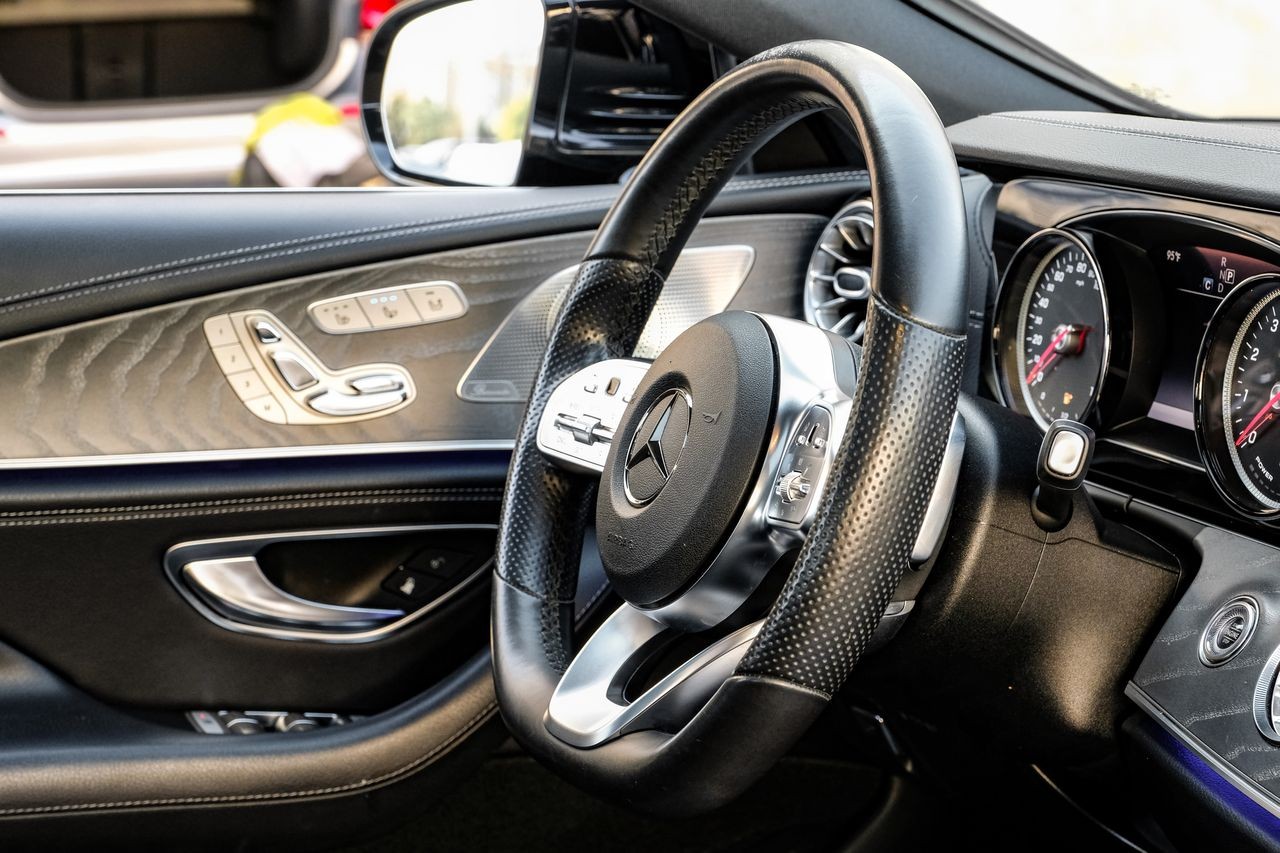 Mercedes-Benz CLS 450 Vehicle Main Gallery Image 14