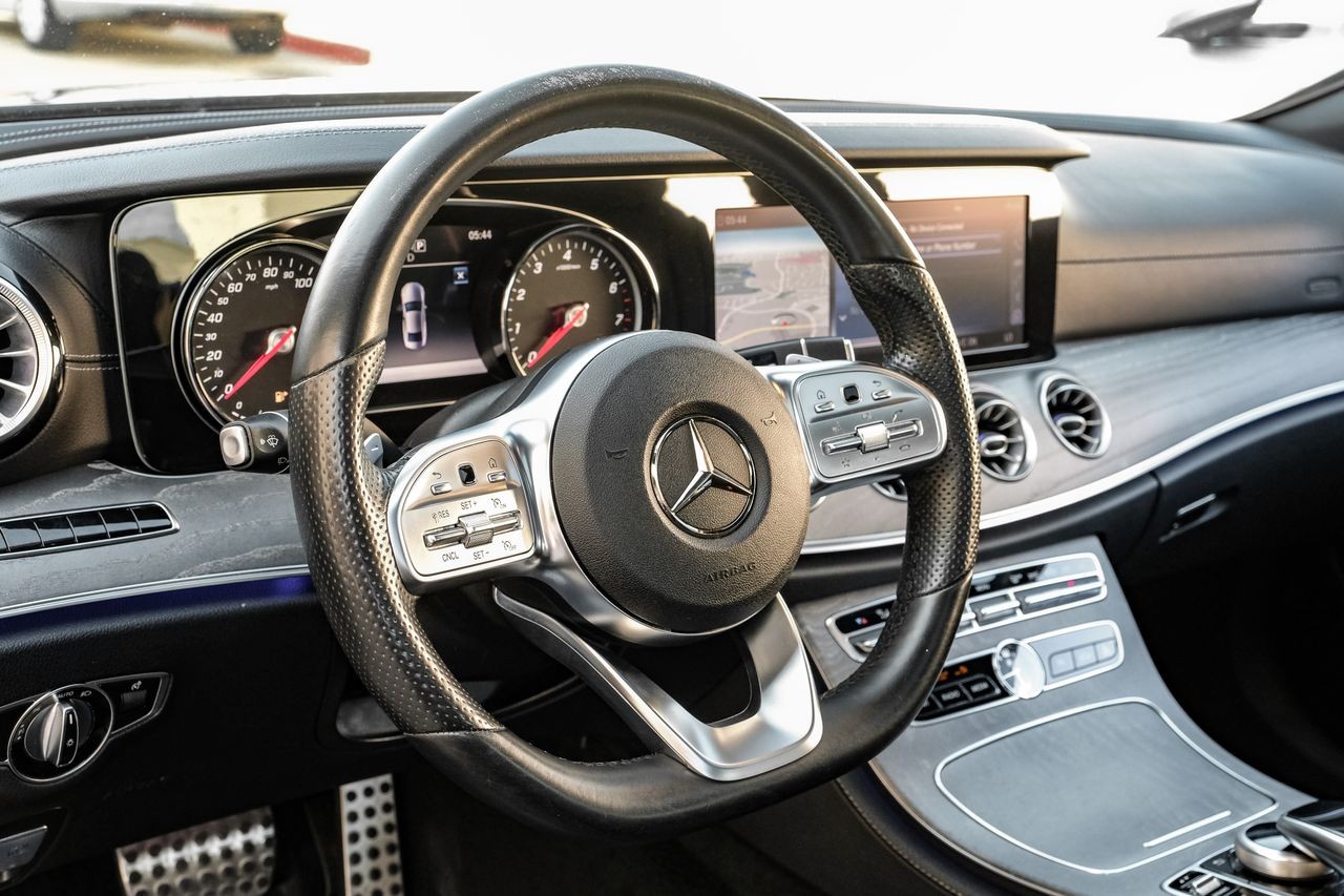 Mercedes-Benz CLS 450 Vehicle Main Gallery Image 16