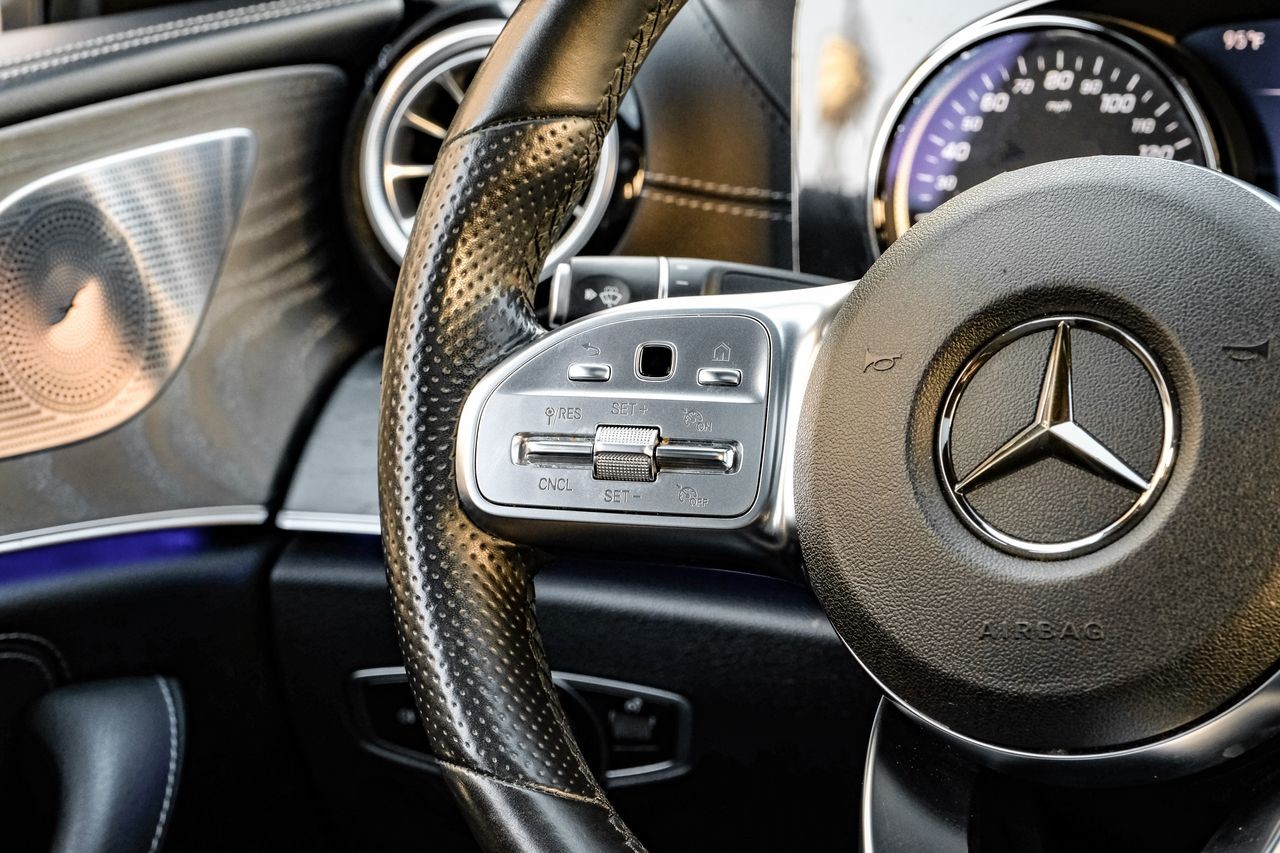 Mercedes-Benz CLS 450 Vehicle Main Gallery Image 18