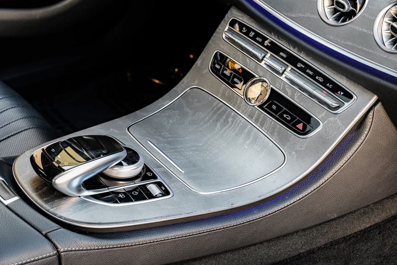 Mercedes-Benz CLS 450 Vehicle Main Gallery Image 24