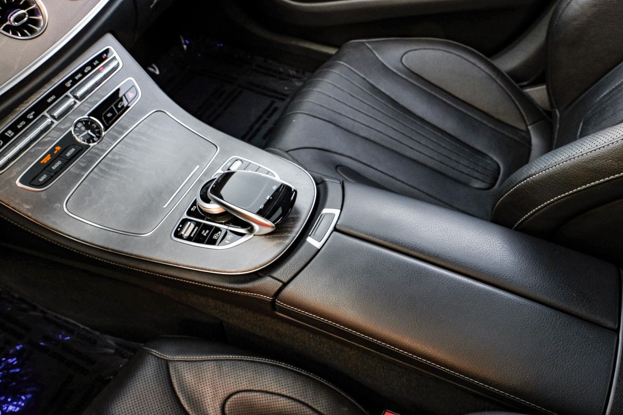 Mercedes-Benz CLS 450 Vehicle Main Gallery Image 25