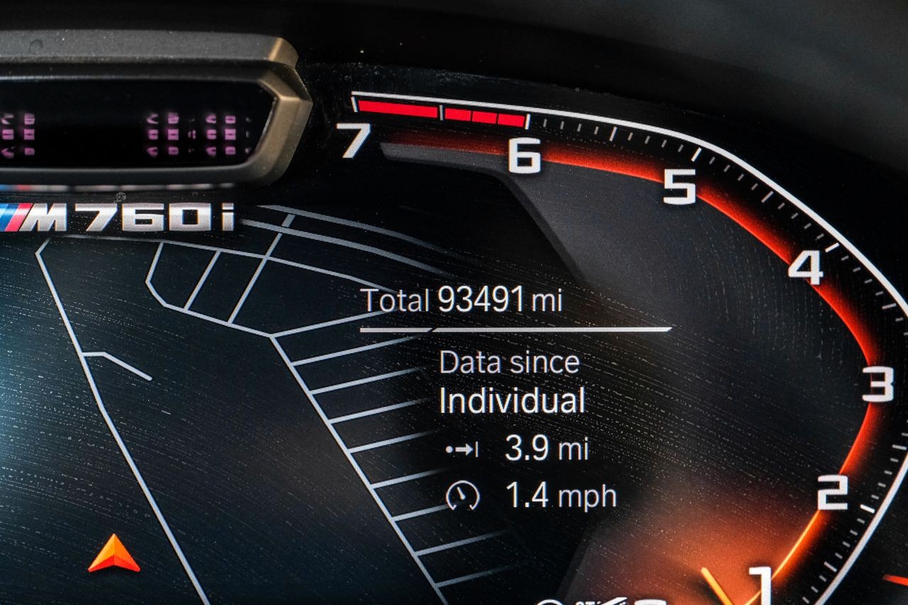 BMW M760i xDrive Vehicle Main Gallery Image 20