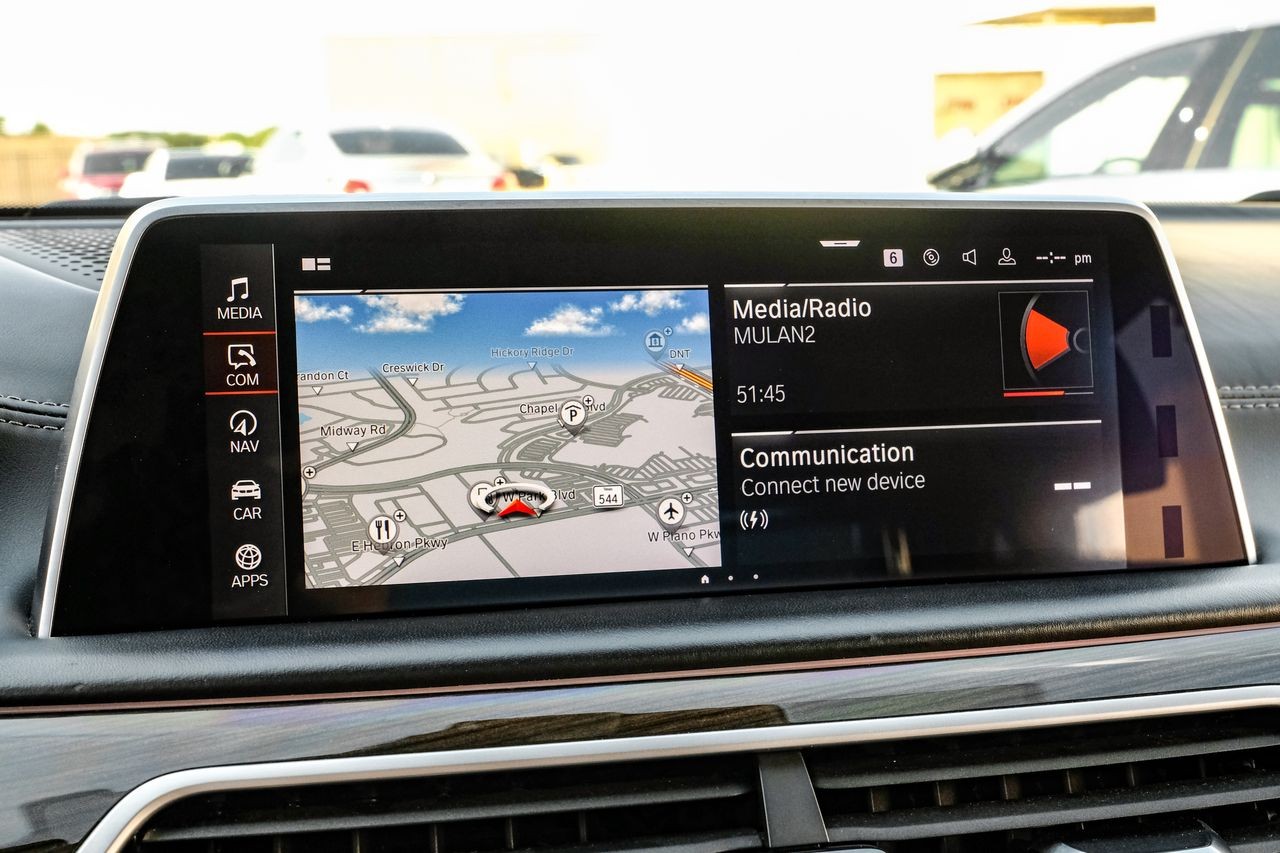 BMW M760i xDrive Vehicle Main Gallery Image 29