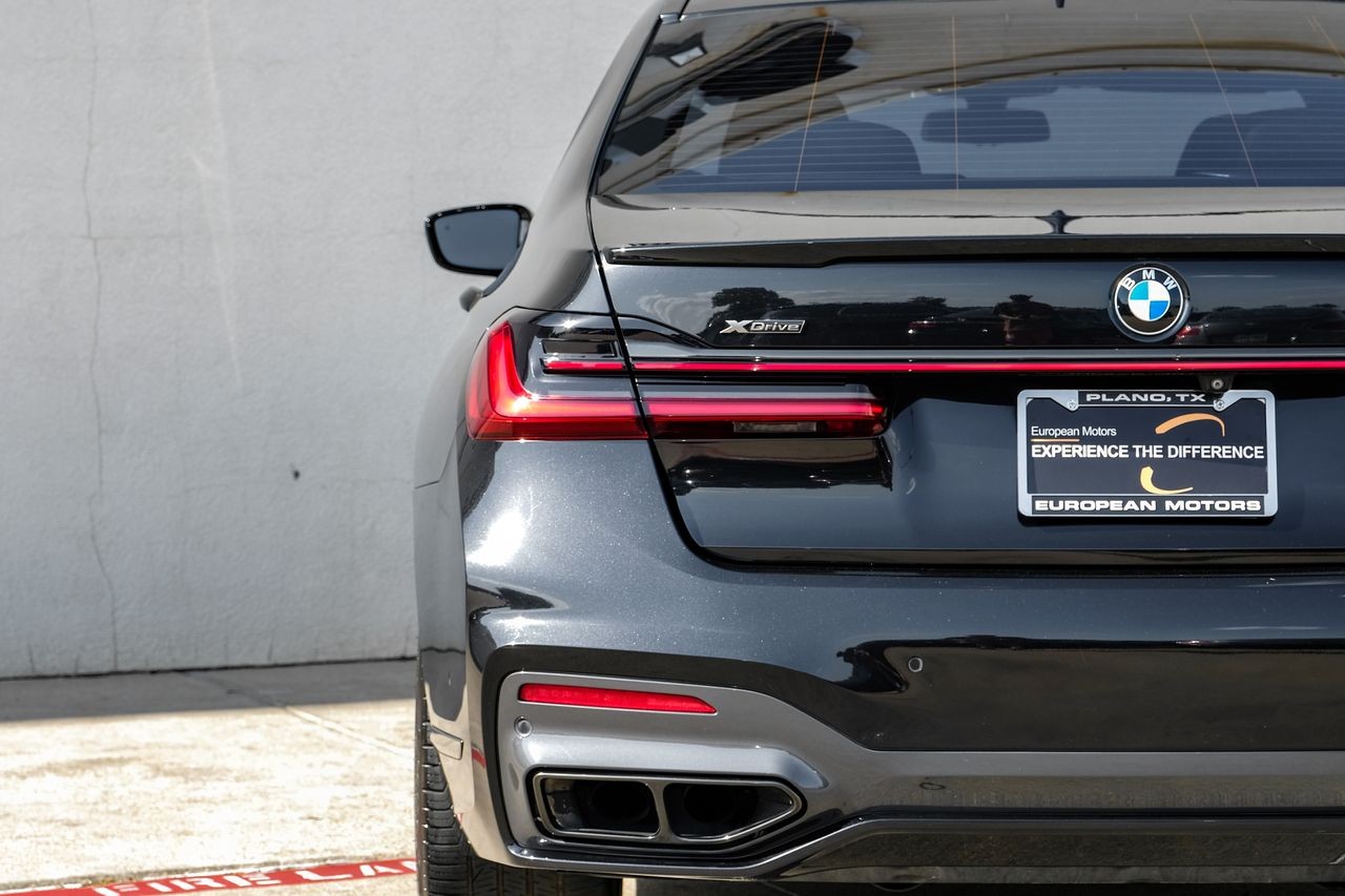 BMW M760i xDrive Vehicle Main Gallery Image 45